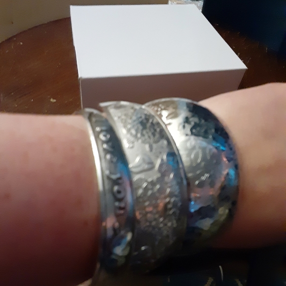 3 silver tone bangle bracelets - Picture 7 of 7
